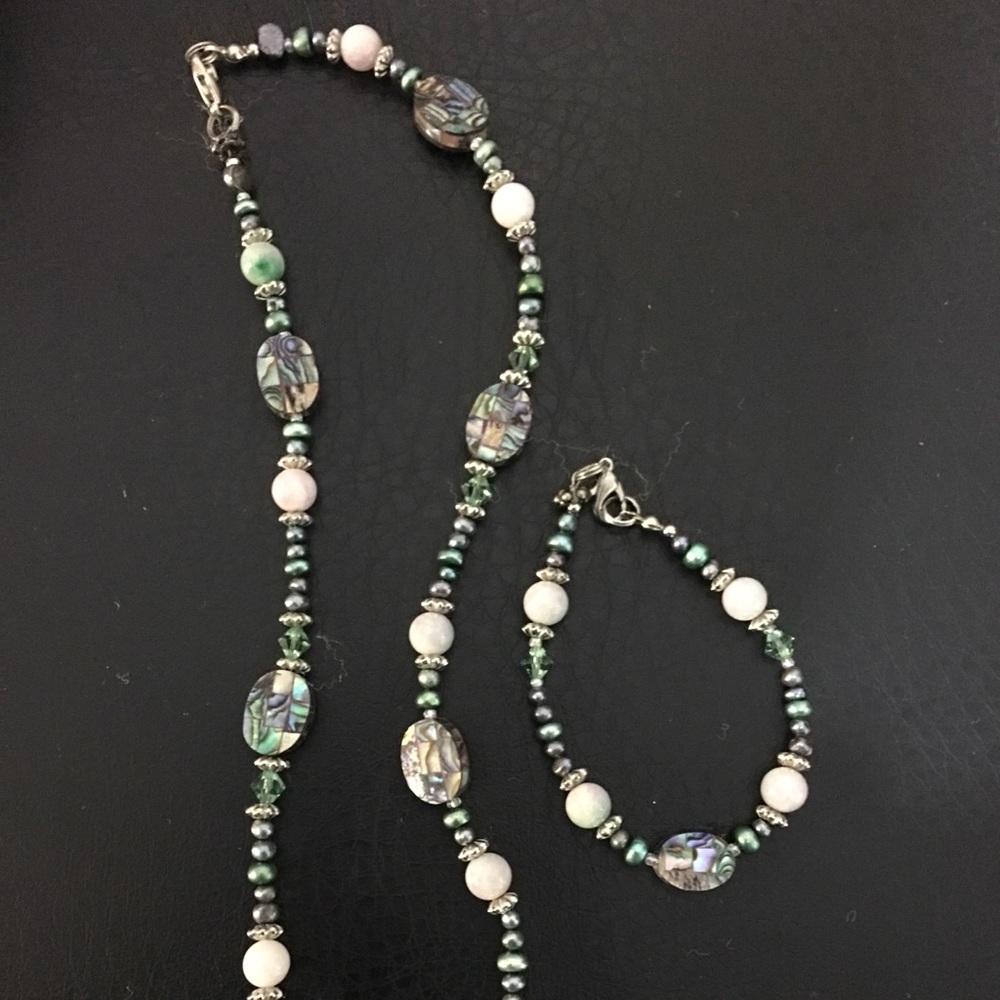 Beautiful Abalone Necklace and Bracelet Set